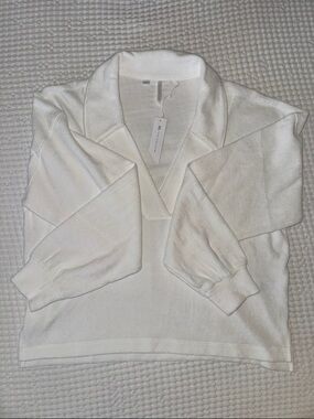 Travis Mathew White V-Neck Collar Pullover Sweater Woman’s Medium